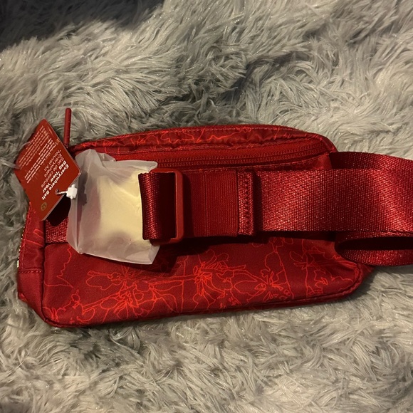 lululemon athletica everywhere belt Bag *new year - Picture 4 of 6